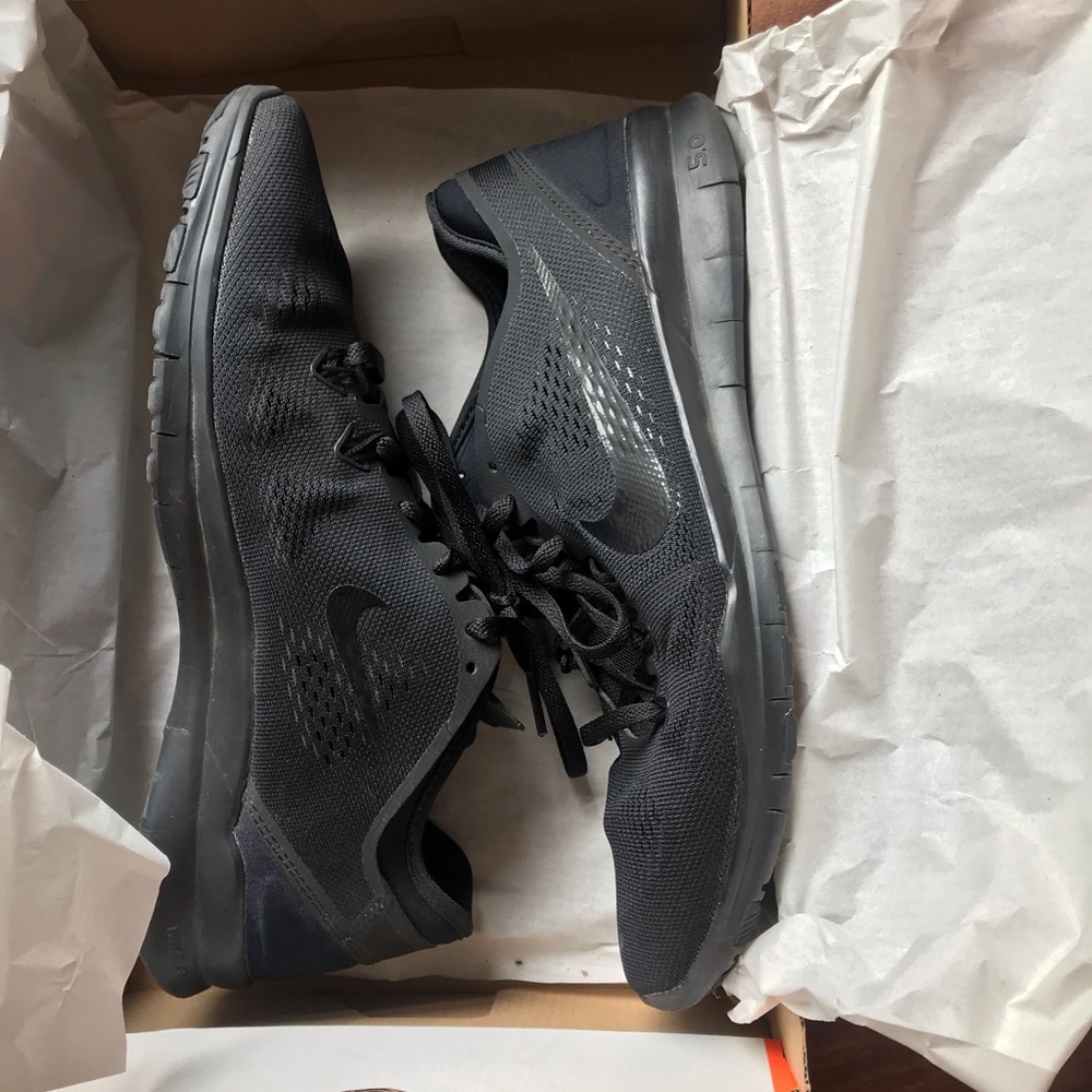 Nike fly knit shoe